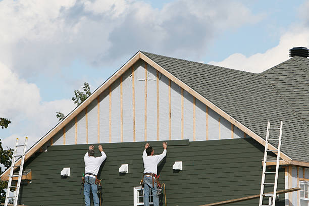 Professional Siding Replacement technician working in Kingston, IL